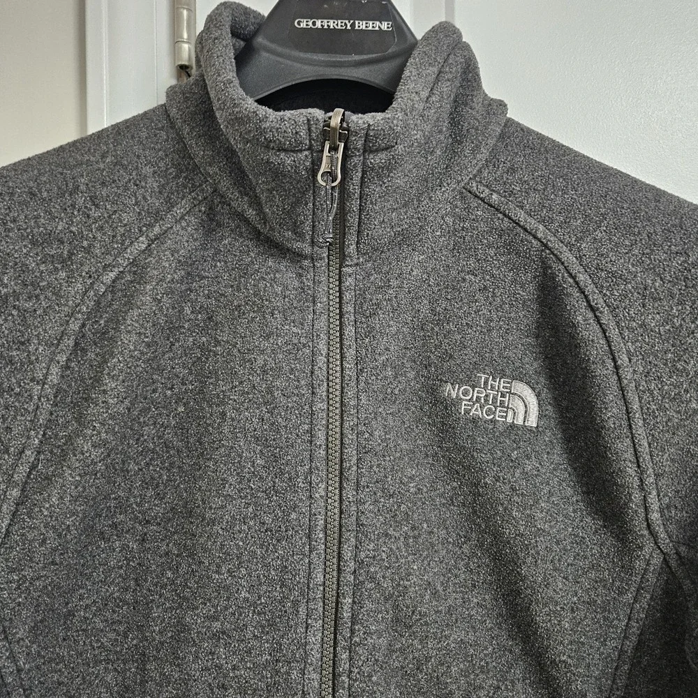 The North Face Mens Gray Full Zip Fleece Jacket Size Medium Pockets Logo Outdoor